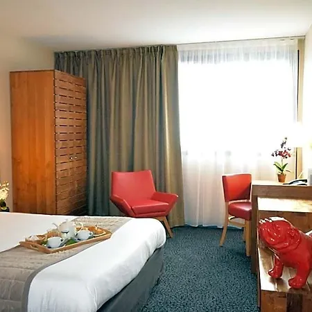 Hotel Kyriad Prestige Bordeaux Aeroport 4*